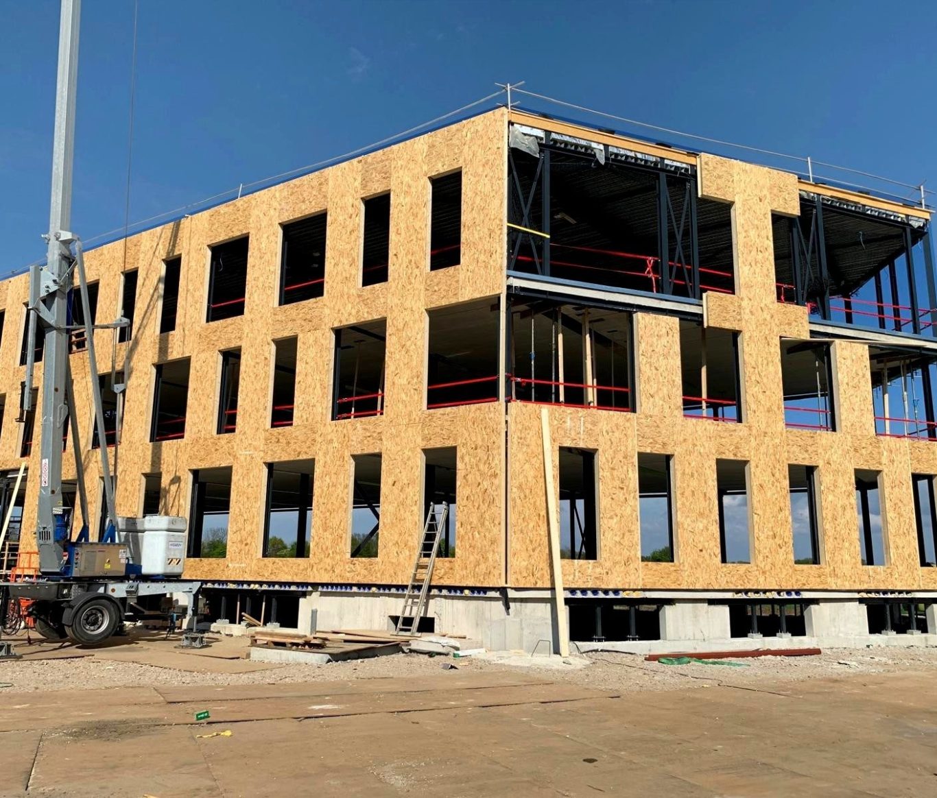 Construction Green House fabrique et commercialise des panneaux SIP (Structural Insulated Panels), un système de construction innovant qui combine résistance structurelle et isolation thermique performante. Ces panneaux sont conçus pour améliorer l'efficacité énergétique, réduire l'impact environnemental et simplifier le processus de construction. Construction Batiments en Bois